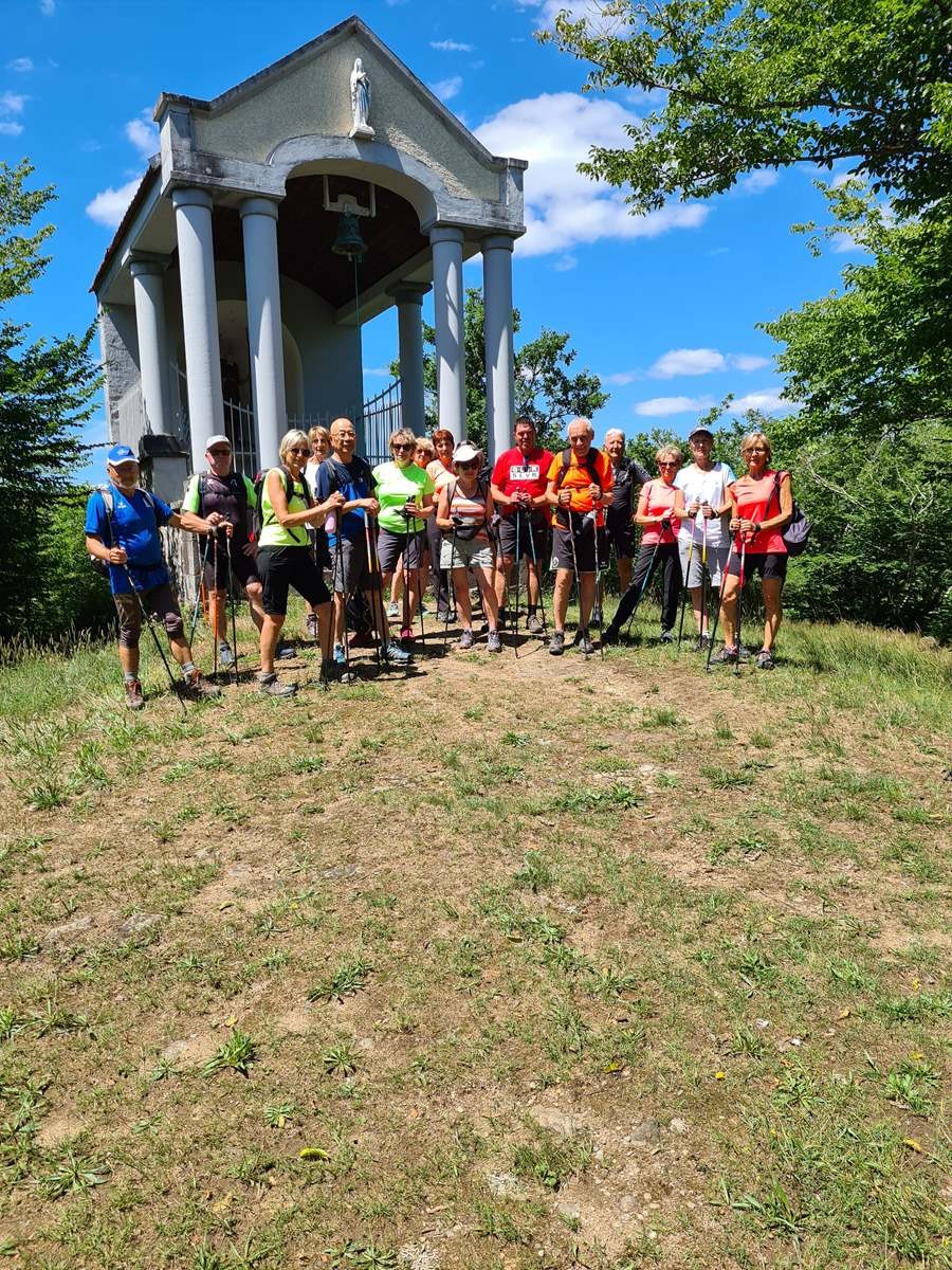 Notre groupe devant la chapelle Saint Marien