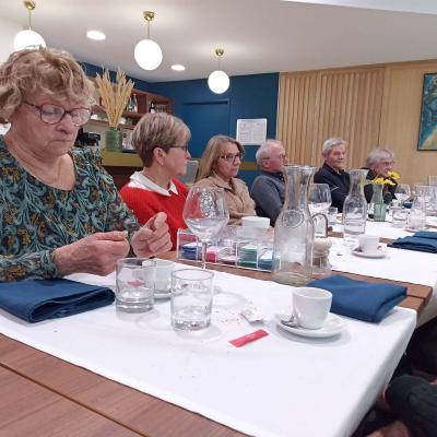 Tous à table