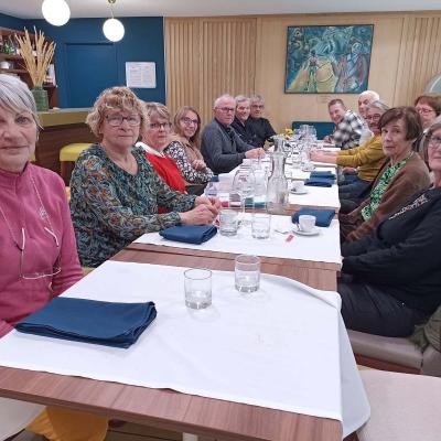 Tous à table