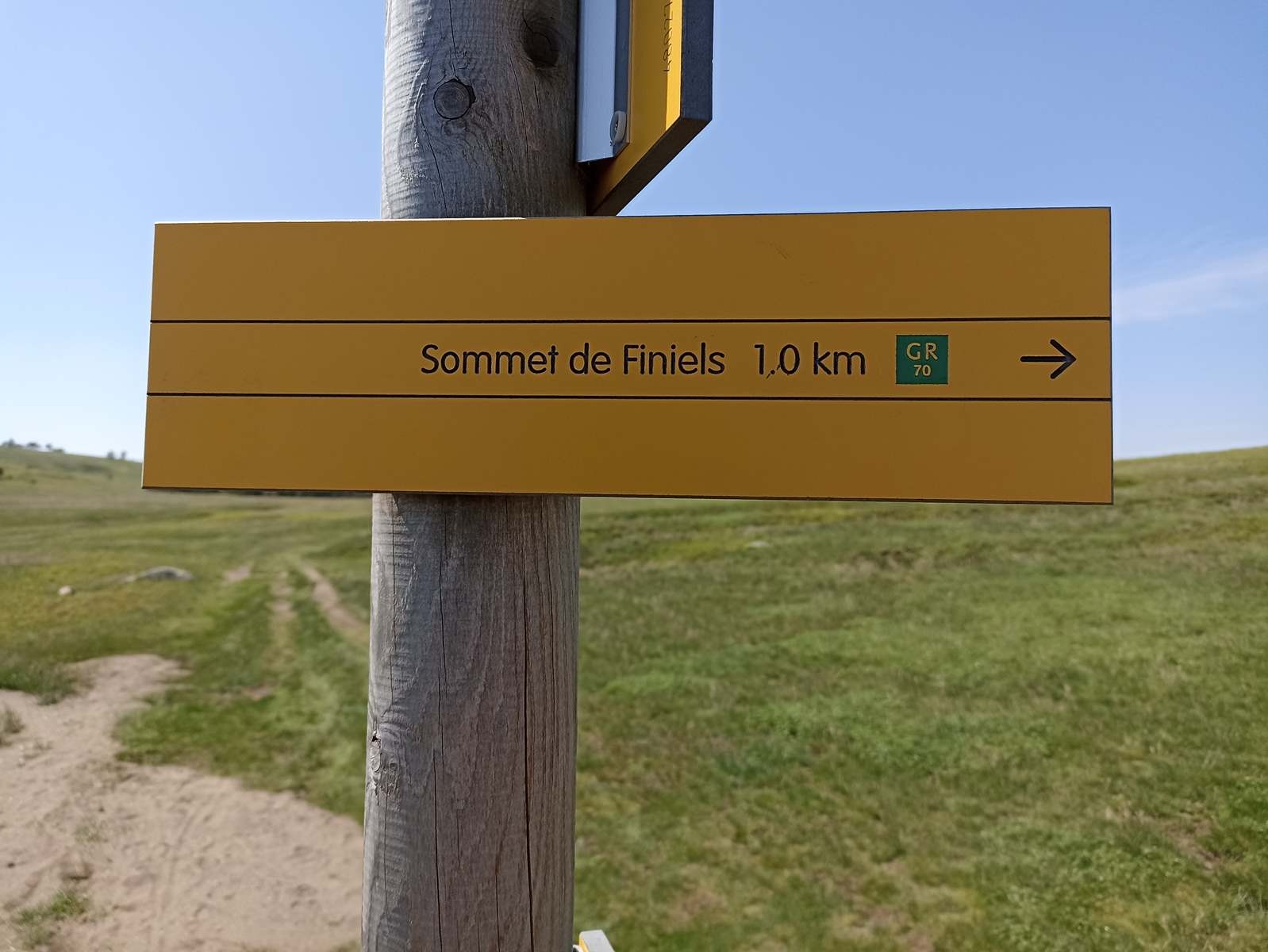 15 Juin: Huitième étape du Bleymard au Pont-de-Montvert par le Mont Lozère (1699m)
