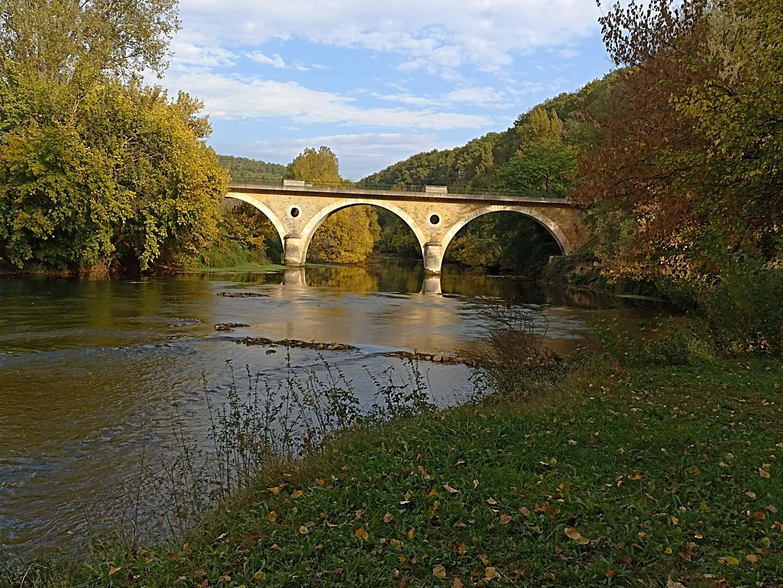 Vendredi 13: Saint Léon sur Vézère, visite et canoë