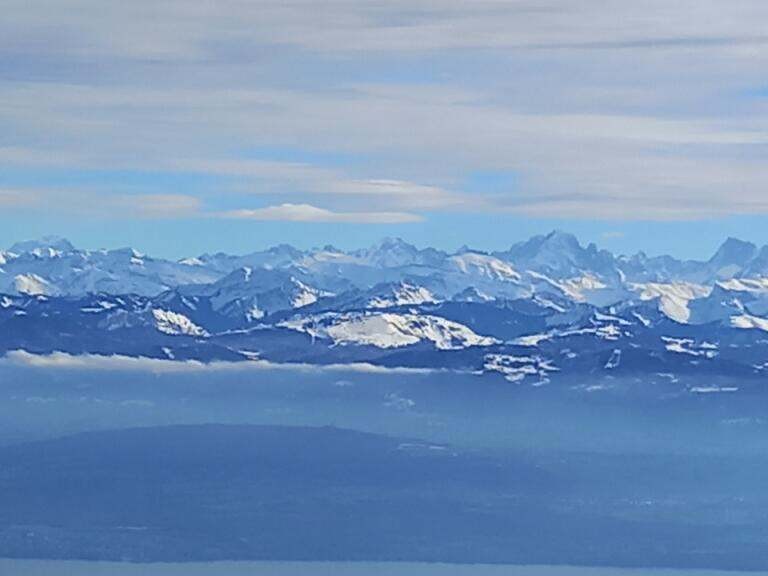 Vue de la Dole sur le Lac Léman et la chaîne des Alpes