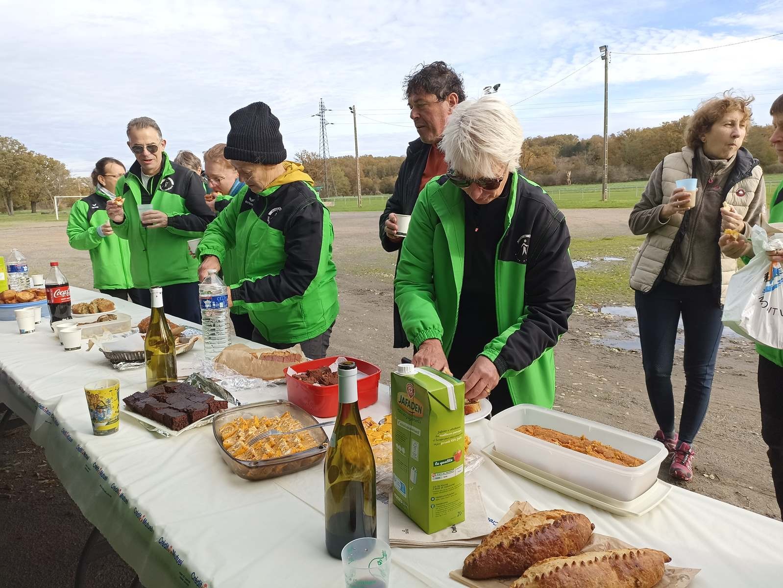 Rando Beaujolais Désertines - Buffet bien garni