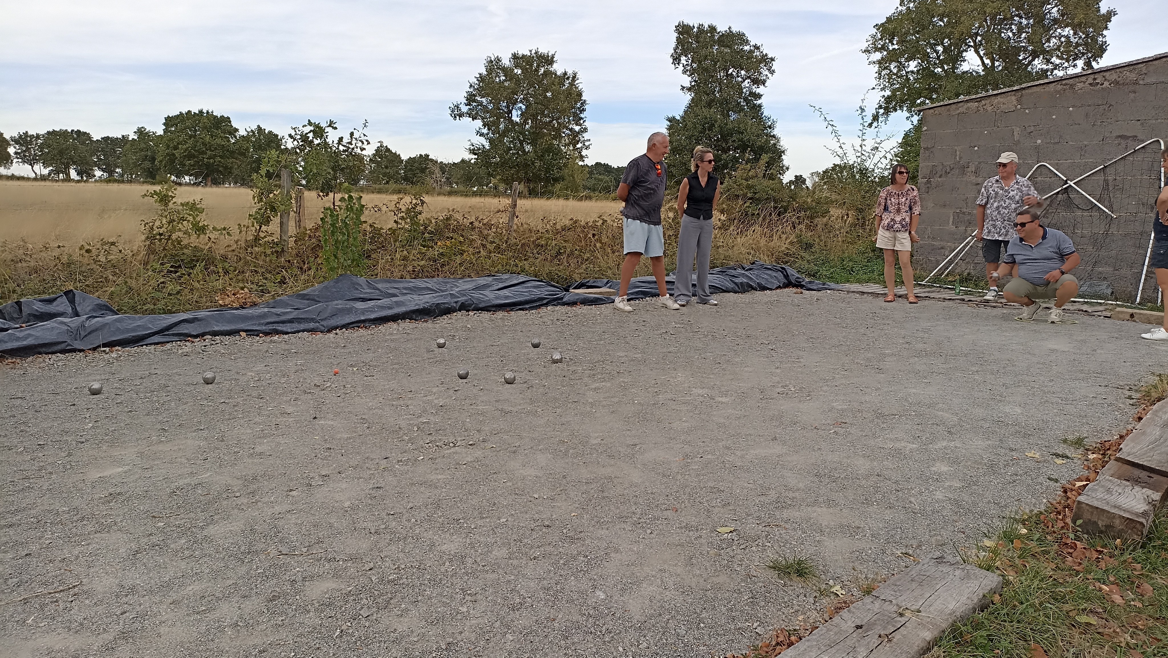 Les uns à la pétanque