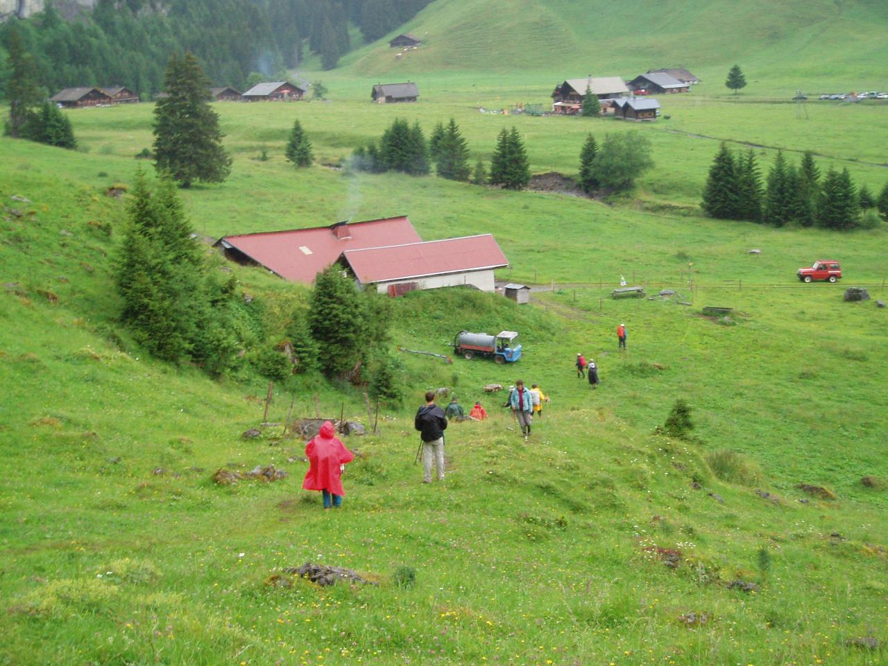 Arrivée à la cantine de Barmaz  SUISSE