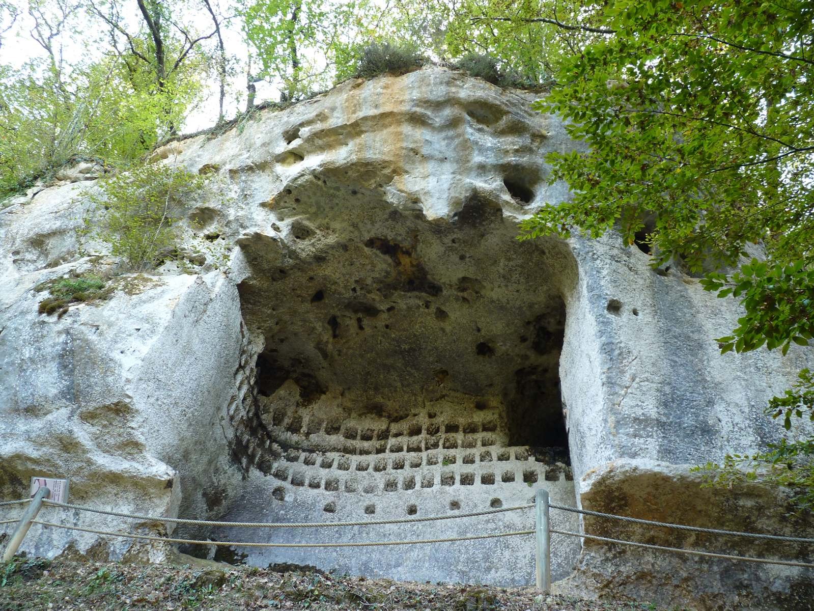 Vendredi 13: Saint Léon sur Vézère, visite et canoë